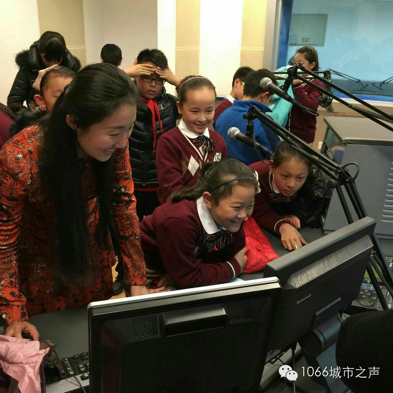“好激動，好激動”！天天上學、放學都從廣播大廈經(jīng)過，今天終于進來了！