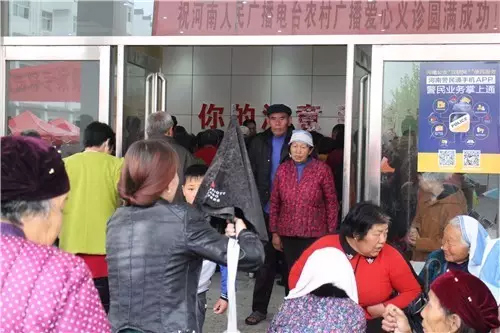 現(xiàn)場(chǎng)真是的人山人海，只能用太火爆三個(gè)字形容了！