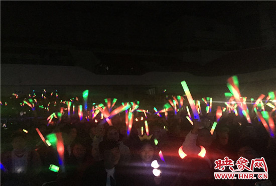 當(dāng)晚現(xiàn)場約2500個(gè)座位全場爆滿，還有全國各地歌迷會趕來的歌迷們。