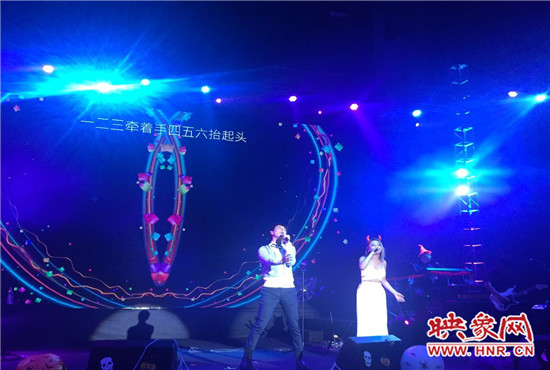 丁當(dāng)現(xiàn)場分享了她的代表曲目，《猜不透》全場大合唱，歌手嚴(yán)爵充分展現(xiàn)創(chuàng)作型歌手的特點(diǎn)。