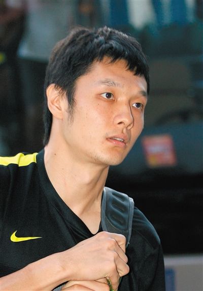楊智 足球守門(mén)員,現(xiàn)效力于北京國(guó)安隊(duì),為國(guó)家隊(duì)守門(mén)員。