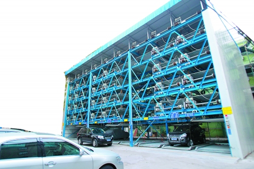 商務(wù)廳（北院）內(nèi)新建一個立體停車場，有68個停車位，但目前停車率不高。