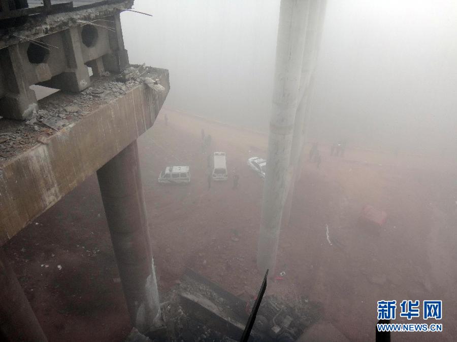 連霍高速洪陽(yáng)橋被炸坍塌　多輛載有人員的車(chē)輛墜橋