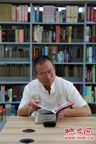 圖書館內巨大的存書量，能讓鄭州市民盡情感受閱讀的快樂。