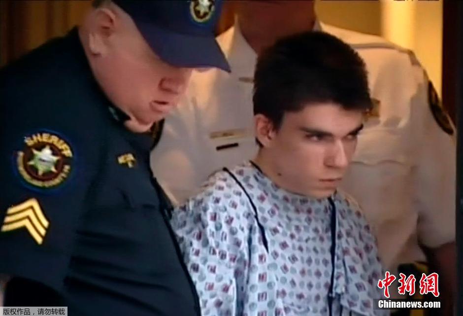 美國16歲中學生刀刺約20名學生 FBI介入調查 美國16歲中學生刀刺約20名學生 FBI介入調查