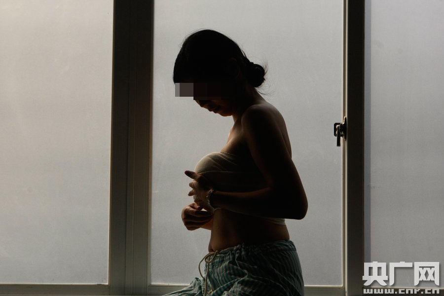 將挑戰(zhàn)國(guó)內(nèi)最大的600cc隆胸假體，誓要成為“中國(guó)最胸辣媽”。