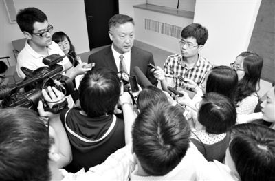 6月5日，商務部新聞辦公室召開“中歐光伏產品貿易摩擦”專題發布會。發布會結束后，中國機電產品進出口商會會長張鈺晶接受記者采訪。新京報記者