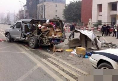 一輛越野車(chē)在車(chē)禍中受損嚴(yán)重。圖據(jù)網(wǎng)絡(luò)