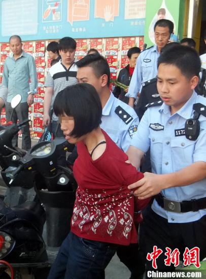  5月8日上午8時10分左右，江西省撫州市黎川縣日峰鎮家家樂超市發生一起持刀傷人案件。