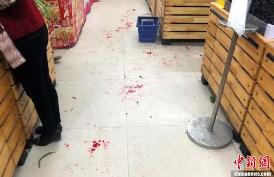   5月8日上午8時10分左右，江西省撫州市黎川縣日峰鎮家家樂超市發生一起持刀傷人案件。