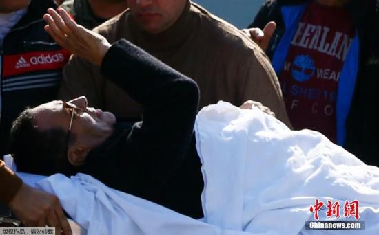 埃及法院29日作出終審判決,裁決前總統(tǒng)穆巴拉克涉嫌謀殺示威者一案不成立,穆巴拉克將無罪釋放。圖為穆 埃及法院29日作出終審判決,裁決前總統(tǒng)穆巴拉克涉嫌謀殺示威者一案不成立,穆巴拉克將無罪釋放。圖為穆