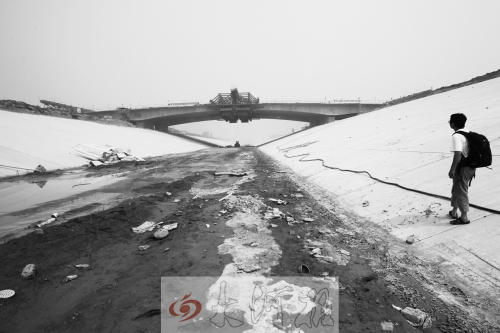 南水北調渠上架起的大橋 南水北調渠上架起的大橋