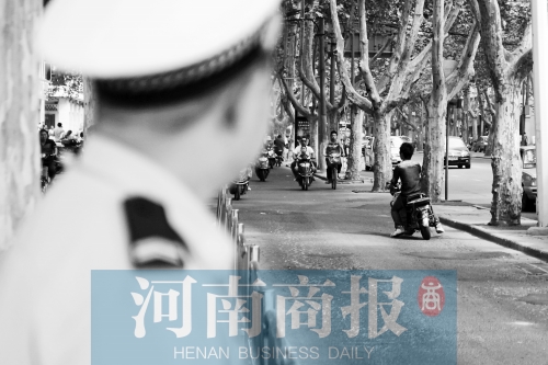 有警察，趕緊掉頭！