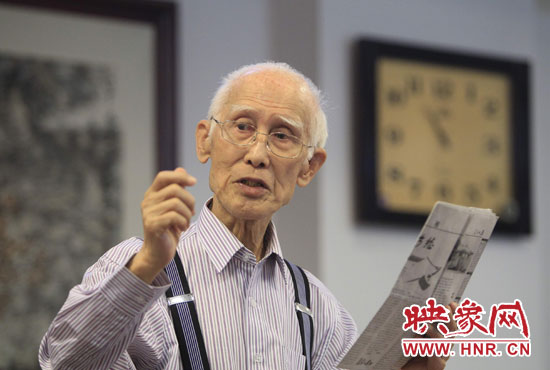 余光中現場朗誦新詩《招魂》。