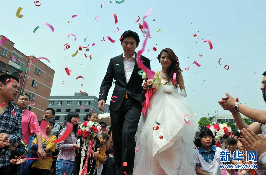 直擊震區(qū):生活,依然在繼續(xù) 直擊震區(qū):生活,依然在繼續(xù)