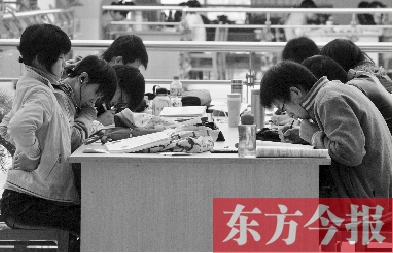 專(zhuān)家認(rèn)為，內(nèi)地高校對(duì)學(xué)生創(chuàng)造性、自主性的培養(yǎng)不及港校