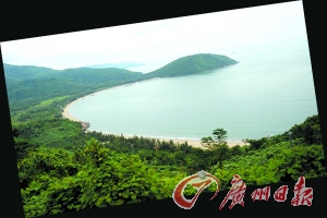 長(zhǎng)長(zhǎng)的沙灘海岸。