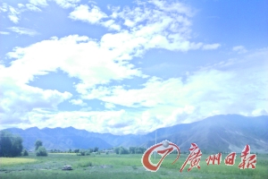 途中的大河煙波浩渺。