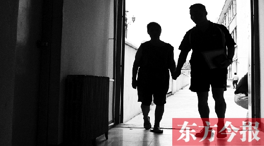 生活節(jié)奏加快，再加上工作壓力大，現(xiàn)在年輕人很容易忽略退休在家、更需要關(guān)心的老人 記者 張曉冬/圖