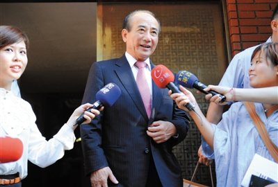 9月11日，王金平前往國民黨考紀會時回答記者提問。