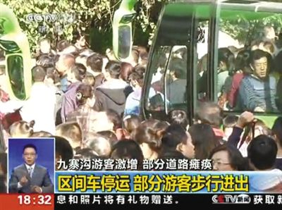 部分游客因等候時間長，強行攔停區間車。