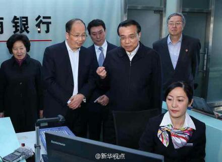 27日上午李克強到天津濱海新區考察。
