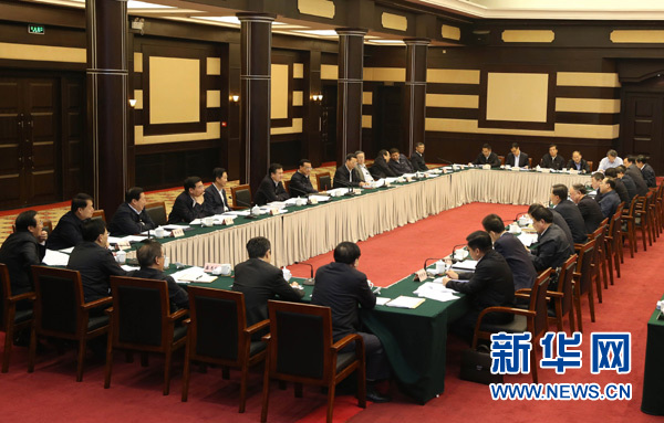 4月28日，中共中央政治局常委、國務院總理李克強在重慶主持召開座談會