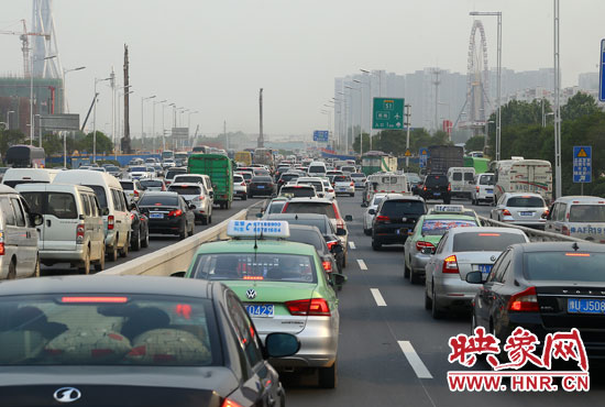 5月1日零時(shí)至3日24時(shí)，全省高速公路安全平穩(wěn)運(yùn)行，累計(jì)車流量440.53萬輛。