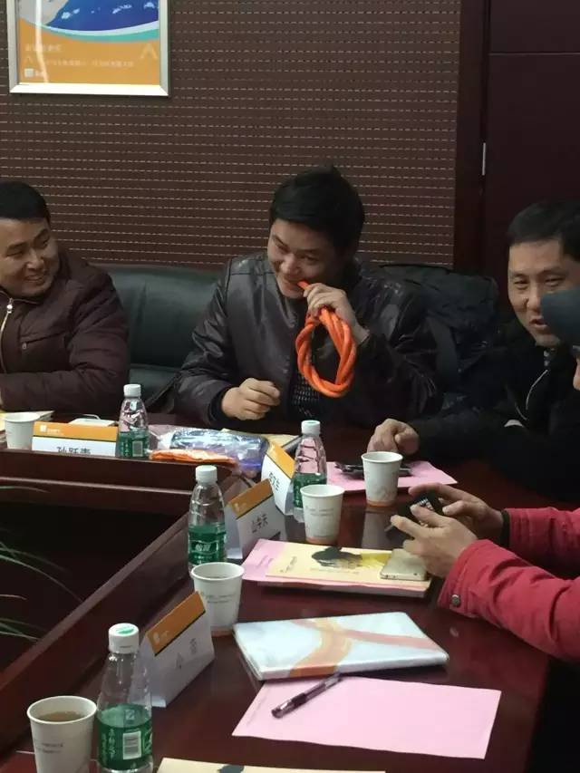 小編想問(wèn)一下咬膠管的孫老師，優(yōu)質(zhì)膠管的口感如何呢？