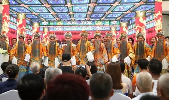 新聞發布上唐派弟子(部分)齊唱唐派代表劇目《三哭殿》選段 新聞發布上唐派弟子(部分)齊唱唐派代表劇目《三哭殿》選段