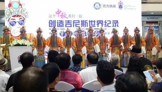 新聞發布上唐派弟子(部分)齊唱唐派代表劇目《三哭殿》選段 新聞發布上唐派弟子(部分)齊唱唐派代表劇目《三哭殿》選段