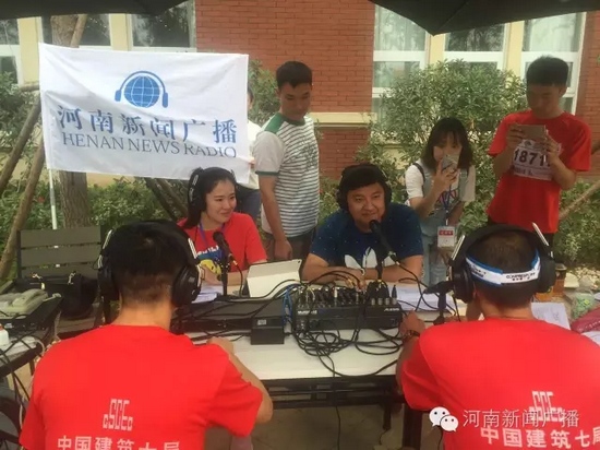 直播間被圍觀群眾包圍啦，是不是沒有看過我們的直播？