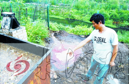 煉油點將骯臟、臭氣熏人的廢水直接排入溝渠。