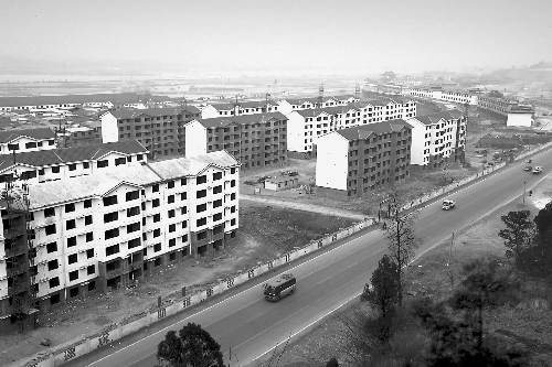 1月14日，宜陽(yáng)縣正在建設(shè)的靈山新型農(nóng)村社區(qū)已現(xiàn)雛形。