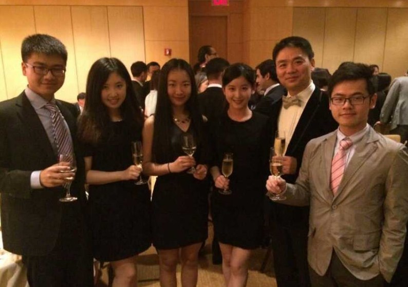 奶茶妹妹現身上市慶功宴 奶茶妹妹現身上市慶功宴