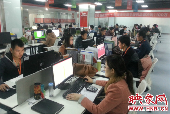 河南省電子商務(wù)產(chǎn)業(yè)園里，電商運營商河南杰夫成交3500萬元，其中淘寶河南館占了七成。