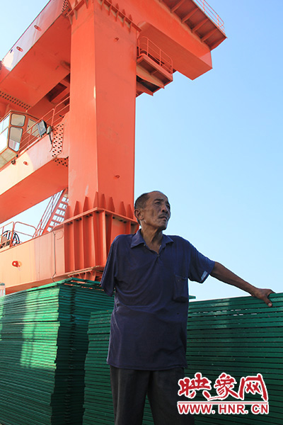 2014年7月31日，淅川縣九重鎮(zhèn)陶岔村獨臂護水員李進群在淅川渠首。