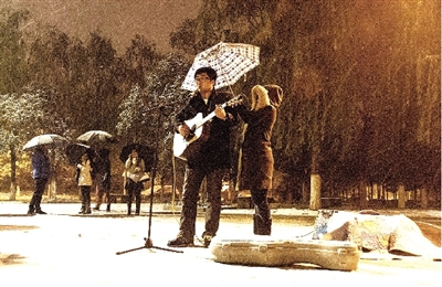 雪夜鄭大新校區的這一幕是不是也溫暖了你？