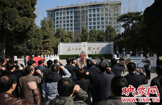 在焦裕祿紀念館，參觀的人絡繹不絕，一批批來自全國各地的黨員干部前來學習焦裕祿事跡