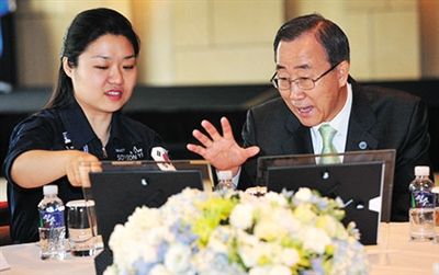 2008年7月，聯合國秘書長回到韓國時，特意會見李炤燕。