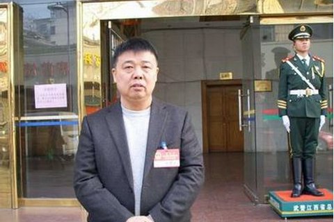 江西大富集團董事長、原萍鄉市人大代表何春明。