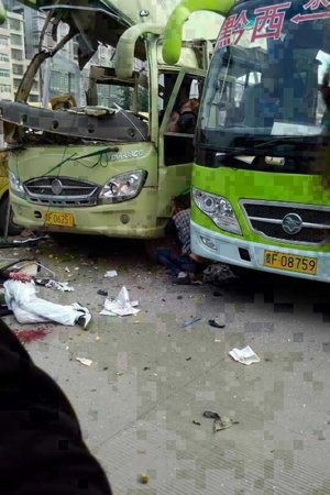 爆炸現(xiàn)場(chǎng)。圖片來(lái)自網(wǎng)絡(luò) 爆炸現(xiàn)場(chǎng)。圖片來(lái)自網(wǎng)絡(luò)