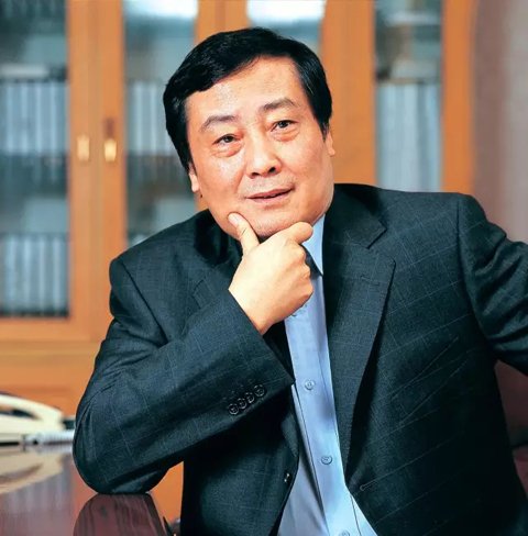 靠一瓶一瓶賣水發家的娃哈哈董事長宗慶后曾接受《環球時報》采訪表示，企業家社會責任除了體現在為社會創造財富，解決更多就業，以及增加稅收貢獻，再者就是要把員工照顧好，讓員工在企業發展，收入生活水平提高。