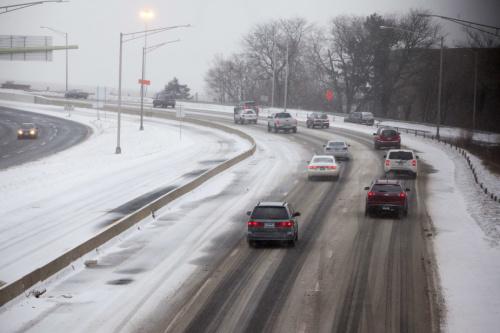 特大暴風(fēng)雪襲擊美國東北部，多州進入緊急狀態(tài)。