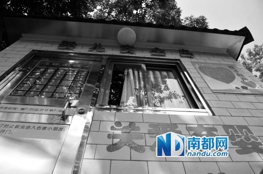 設(shè)置在廣州社會(huì)福利院門(mén)口的“嬰兒安全島”。 南都記者 梁煒培 攝