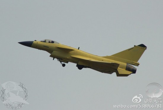 　網友拍攝到的殲-10B戰機試飛照