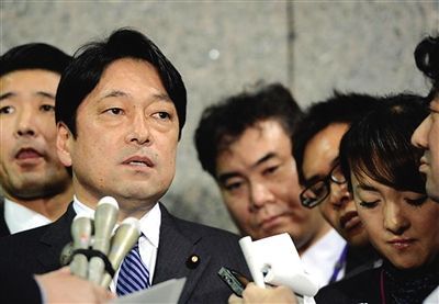 2月5日晚，日本防衛(wèi)省大臣小野寺召開緊急記者會，公開日本自衛(wèi)隊軍艦被中國軍艦雷達瞄準的消息。據(jù)稱，首相安倍晉三親自下達了公開的指令。