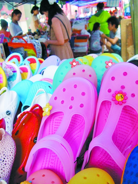 劣質“洞洞鞋”會引起腳部炎癥 劣質“洞洞鞋”會引起腳部炎癥