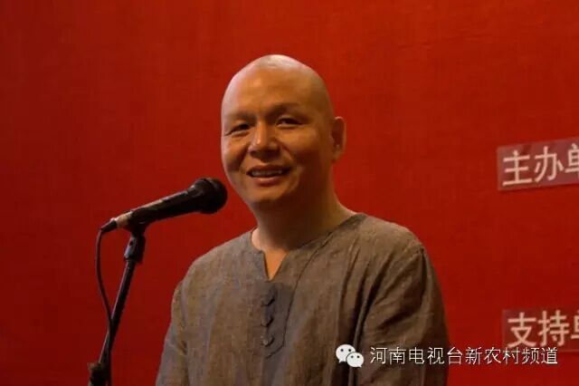 書畫家協會副主席，中國書畫家協會會員，河南省青年書法家，蘆荻