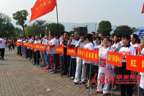 各參賽隊整隊準備出發